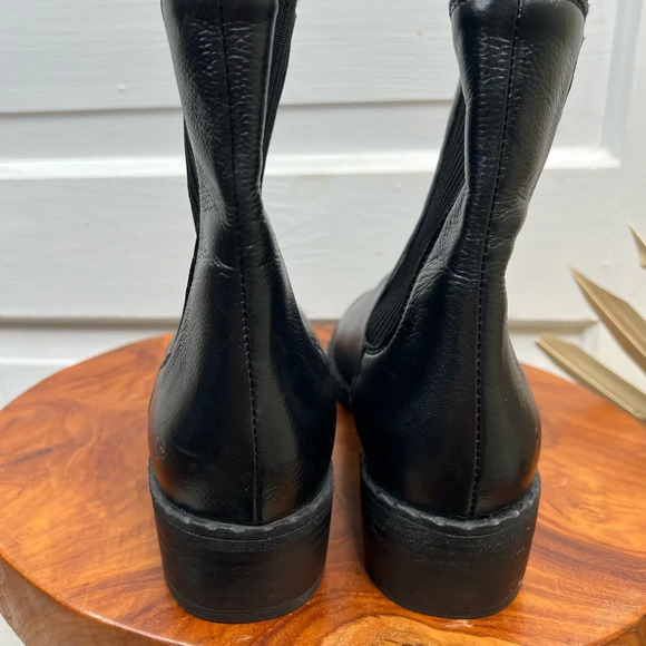 Gentle Souls Women's Bernadette Chelsea Leather Bootie Black Size 7.5 Ankle Boot - Picture 7 of 13